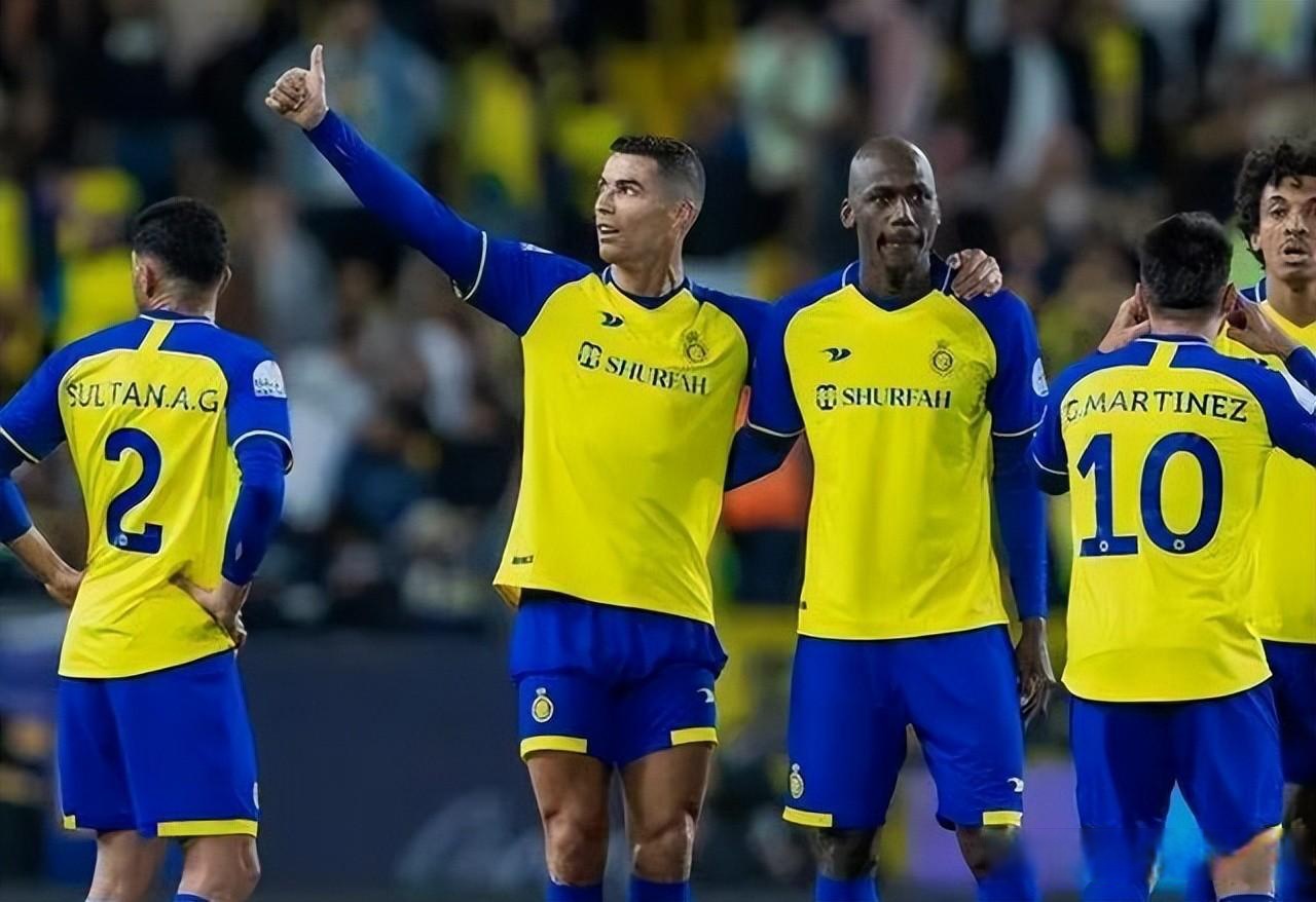 九游-费德勒在利物浦比赛中连败，出色防守引发热议！